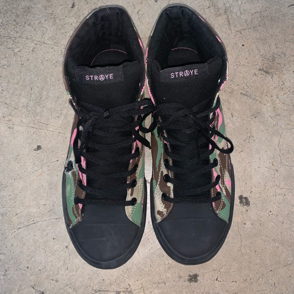 STRAYE PINK CAMO HIGH TOPS SNEAKERS (SIZE9MEN)